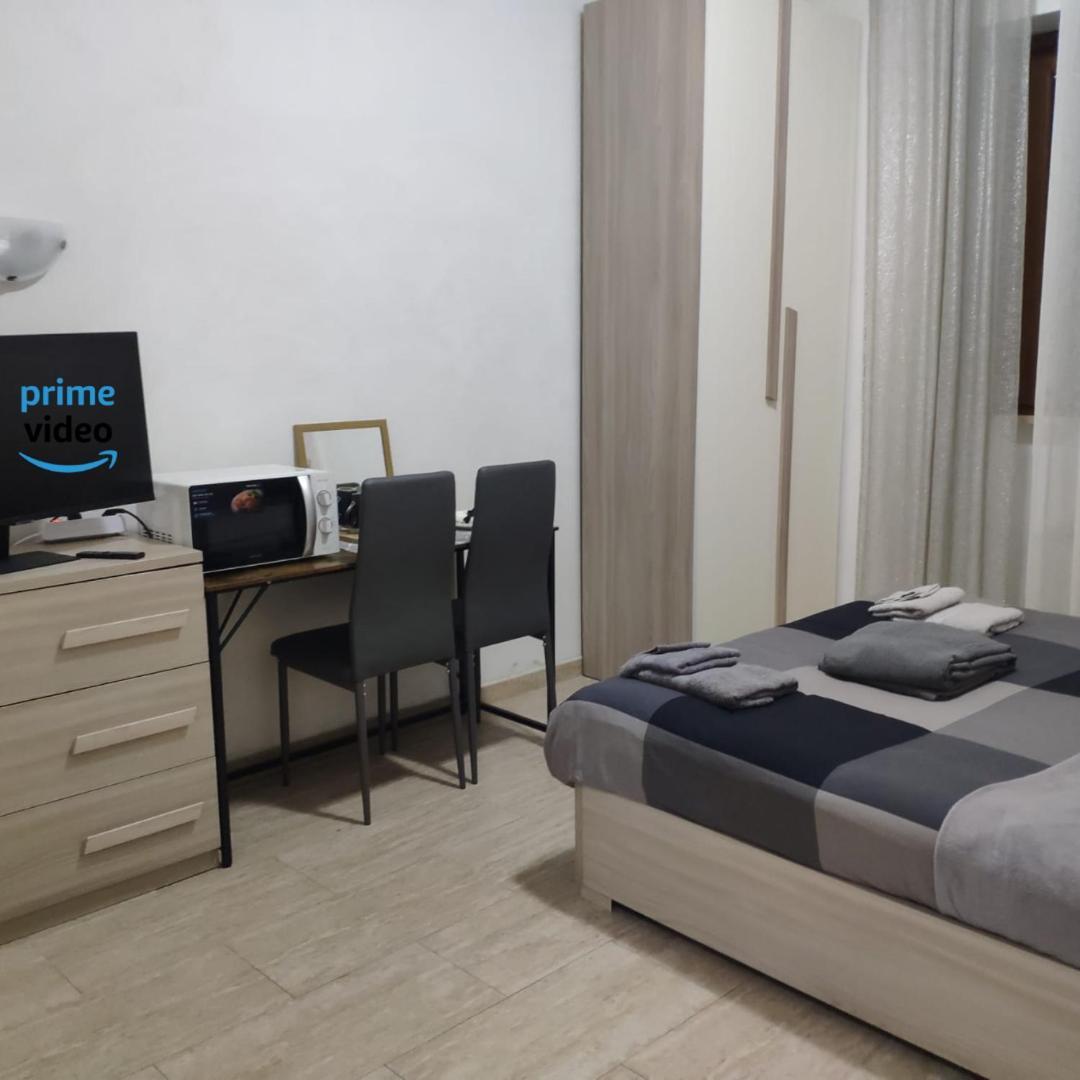 Homestay Deluxe - Close To Metro C Torrenova Station Rome